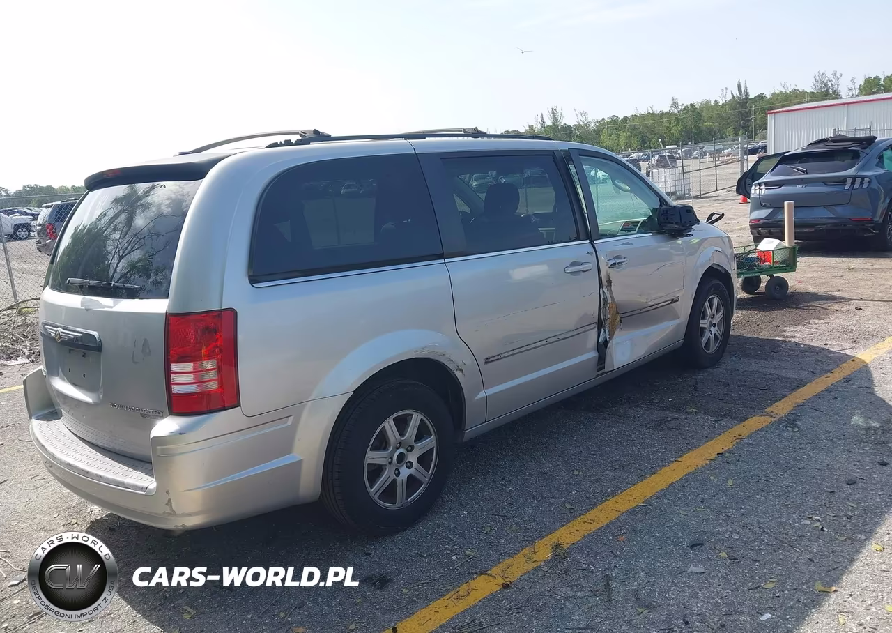 2010 Chrysler Town & Country Touring VIN:2A4RR5D10AR230510 - 4