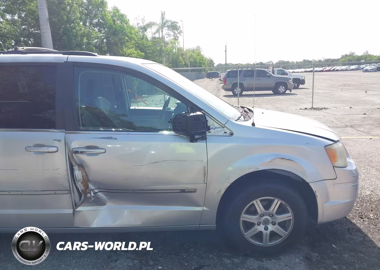 2010 Chrysler Town & Country Touring VIN:2A4RR5D10AR230510 - 6