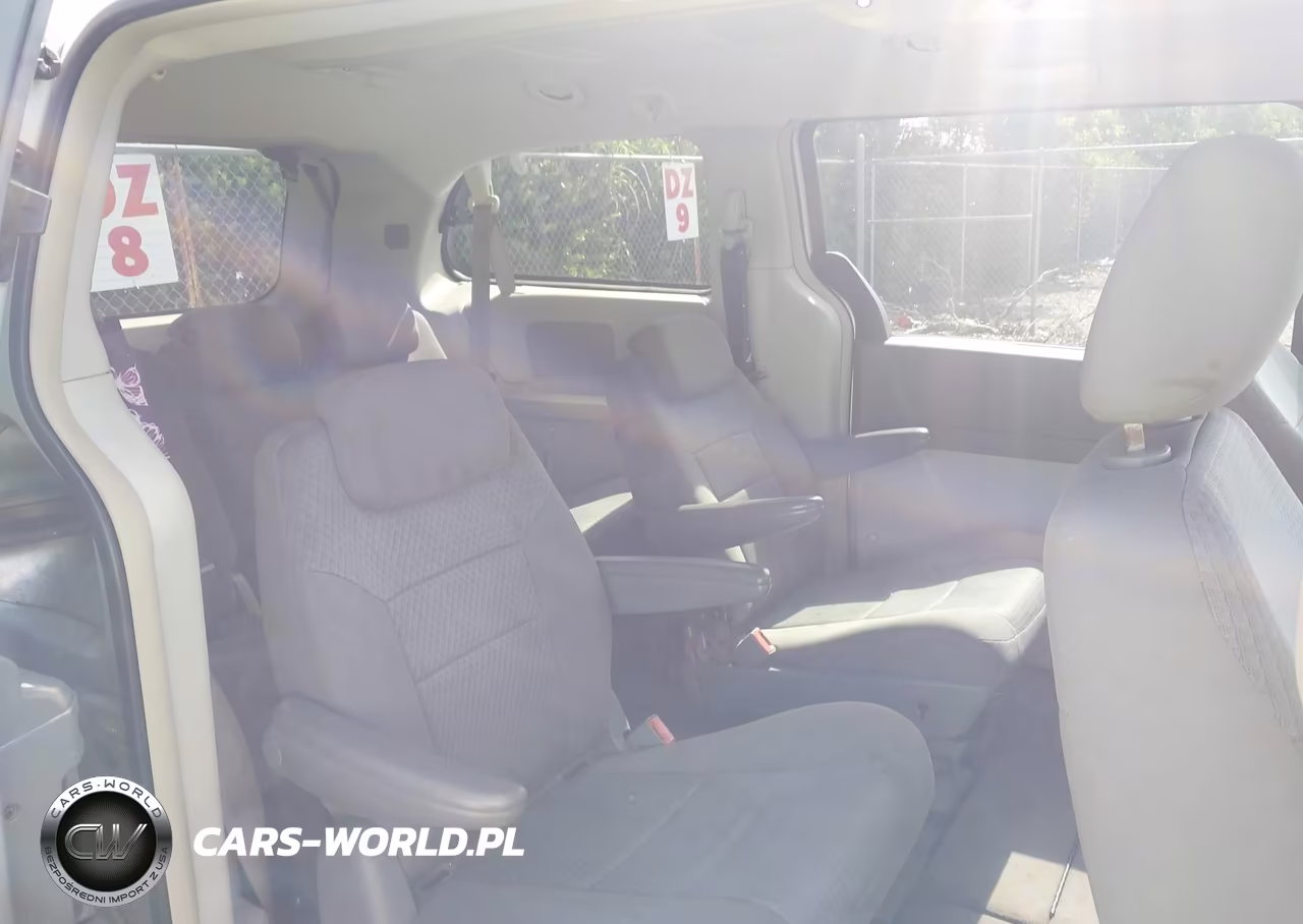 2010 Chrysler Town & Country Touring VIN:2A4RR5D10AR230510 - 8