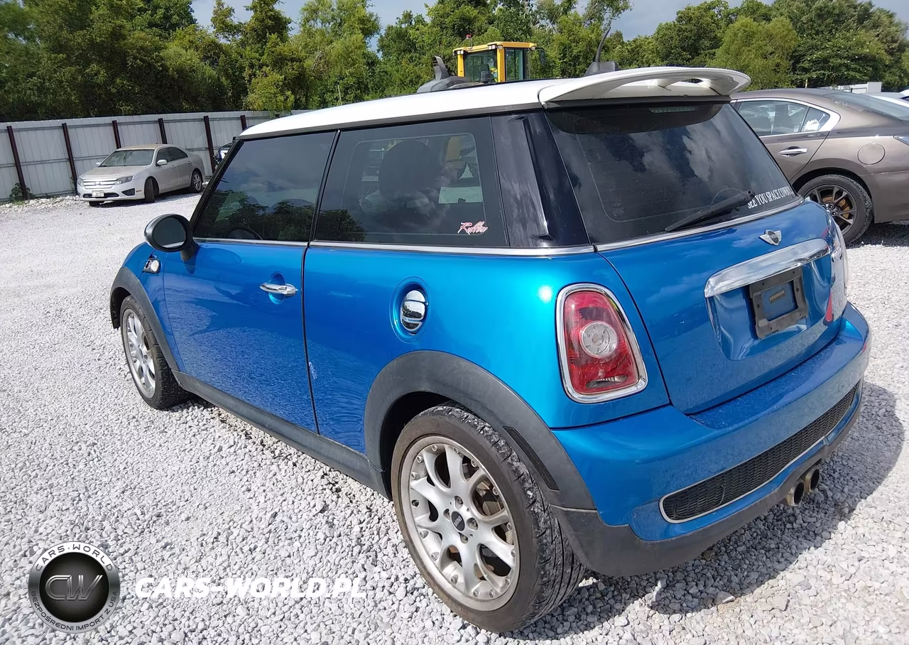 2010 Mini Cooper S VIN:WMWMF7C58ATX41638 - 3