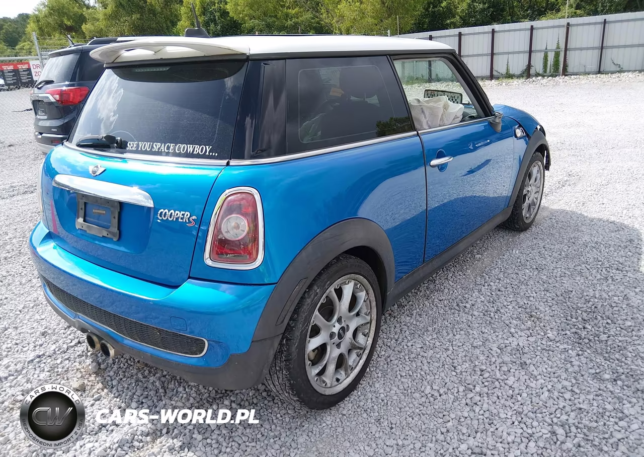 2010 Mini Cooper S VIN:WMWMF7C58ATX41638 - 4
