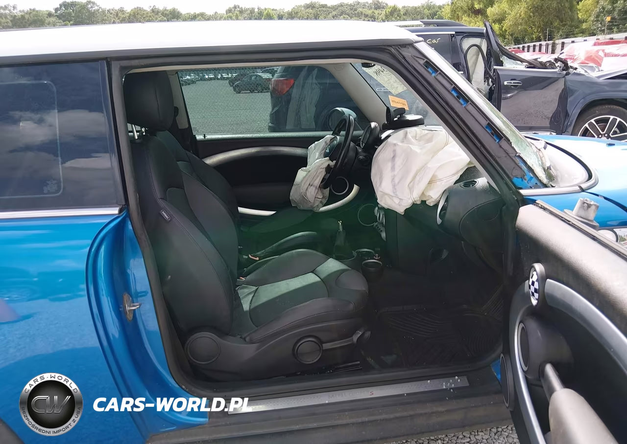 2010 Mini Cooper S VIN:WMWMF7C58ATX41638 - 5