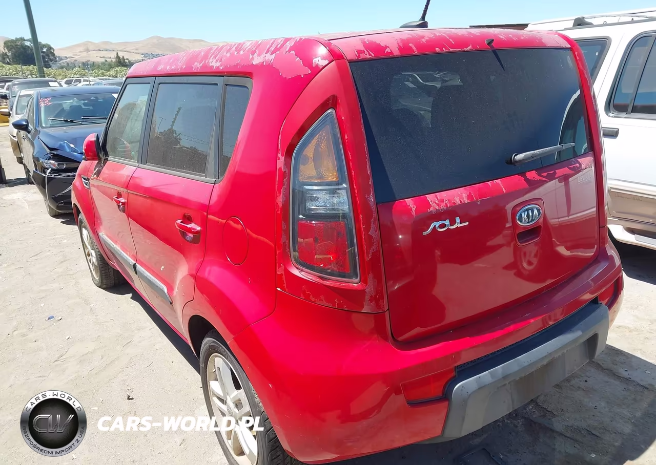 2011 Kia Soul + VIN:KNDJT2A24B7239052 - 3