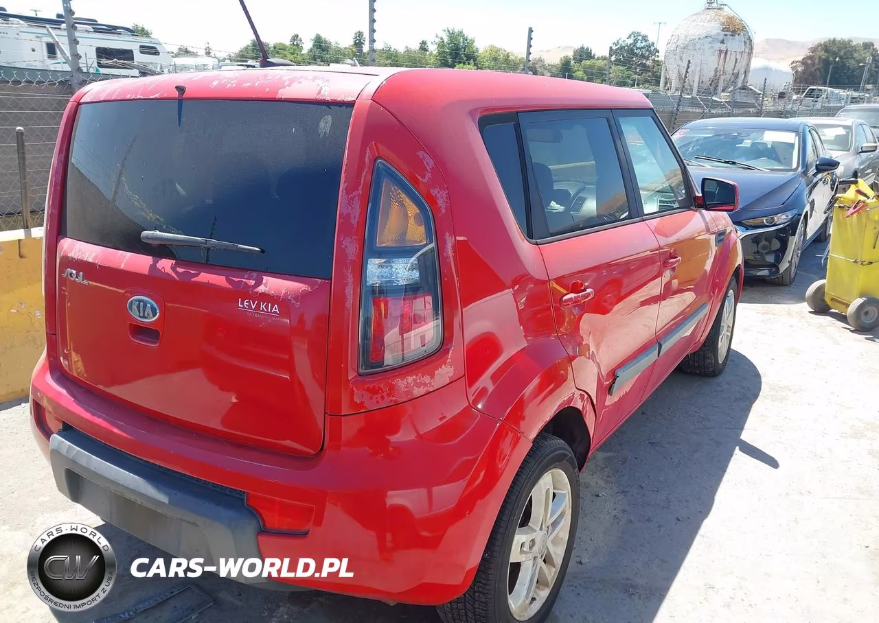 2011 Kia Soul + VIN:KNDJT2A24B7239052 - 4