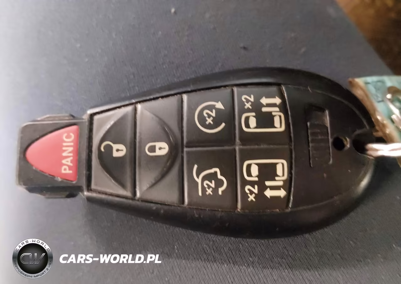 2011 Chrysler Town & Country Touring-L VIN:2A4RR8DG0BR747104 - 11