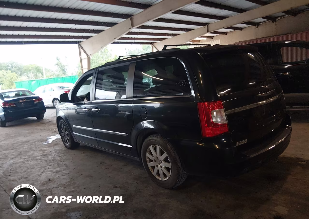 2011 Chrysler Town & Country Touring-L VIN:2A4RR8DG0BR747104 - 3