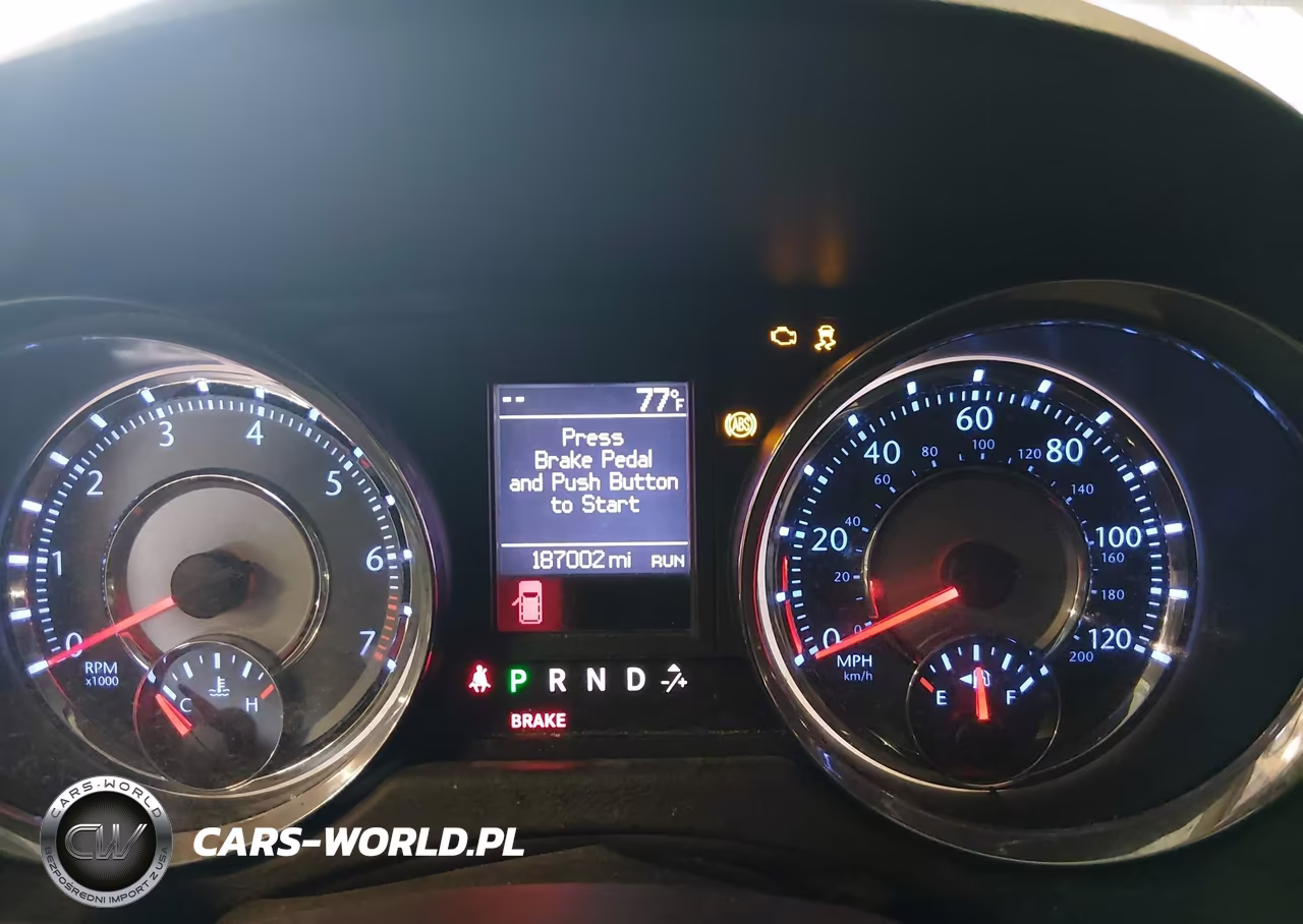 2011 Chrysler Town & Country Touring-L VIN:2A4RR8DG0BR747104 - 7