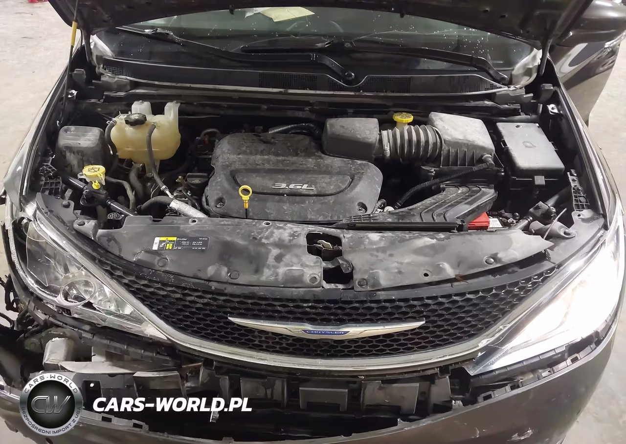 2018 Chrysler Pacifica Touring L VIN:2C4RC1BG0JR246035 - 10