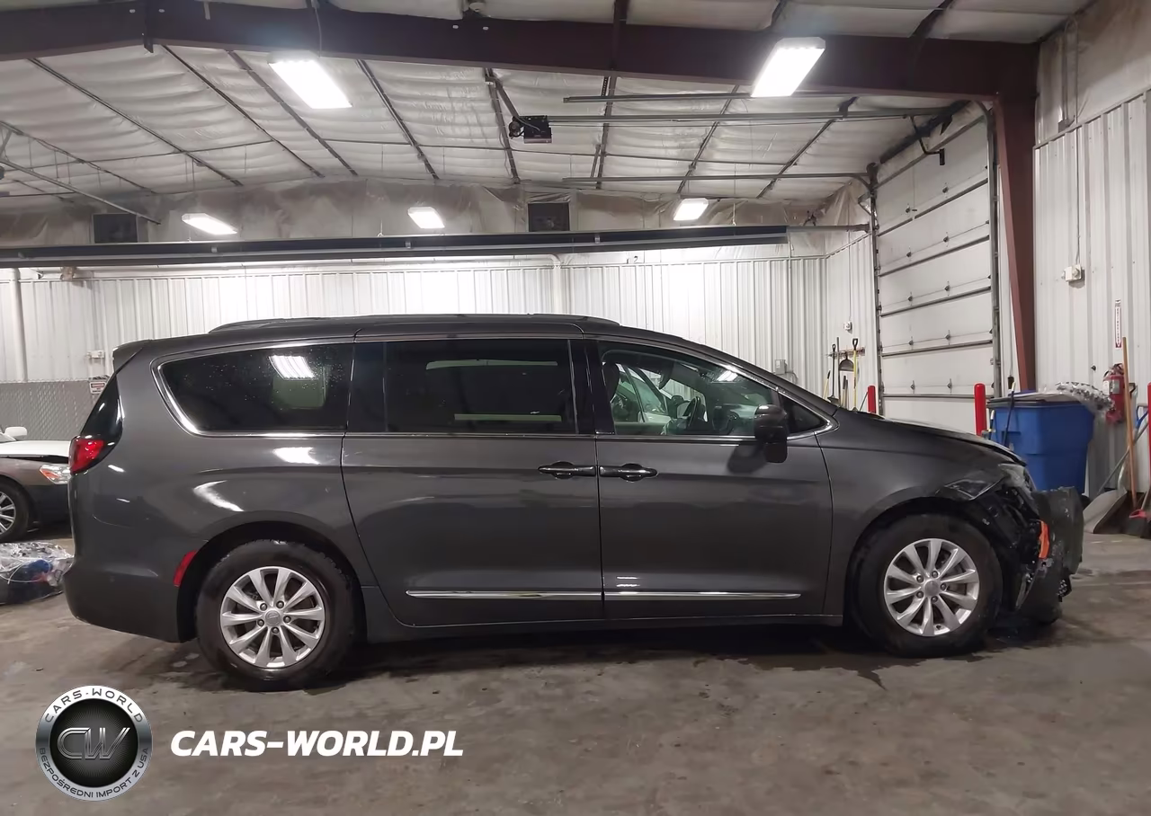 2018 Chrysler Pacifica Touring L VIN:2C4RC1BG0JR246035 - 14
