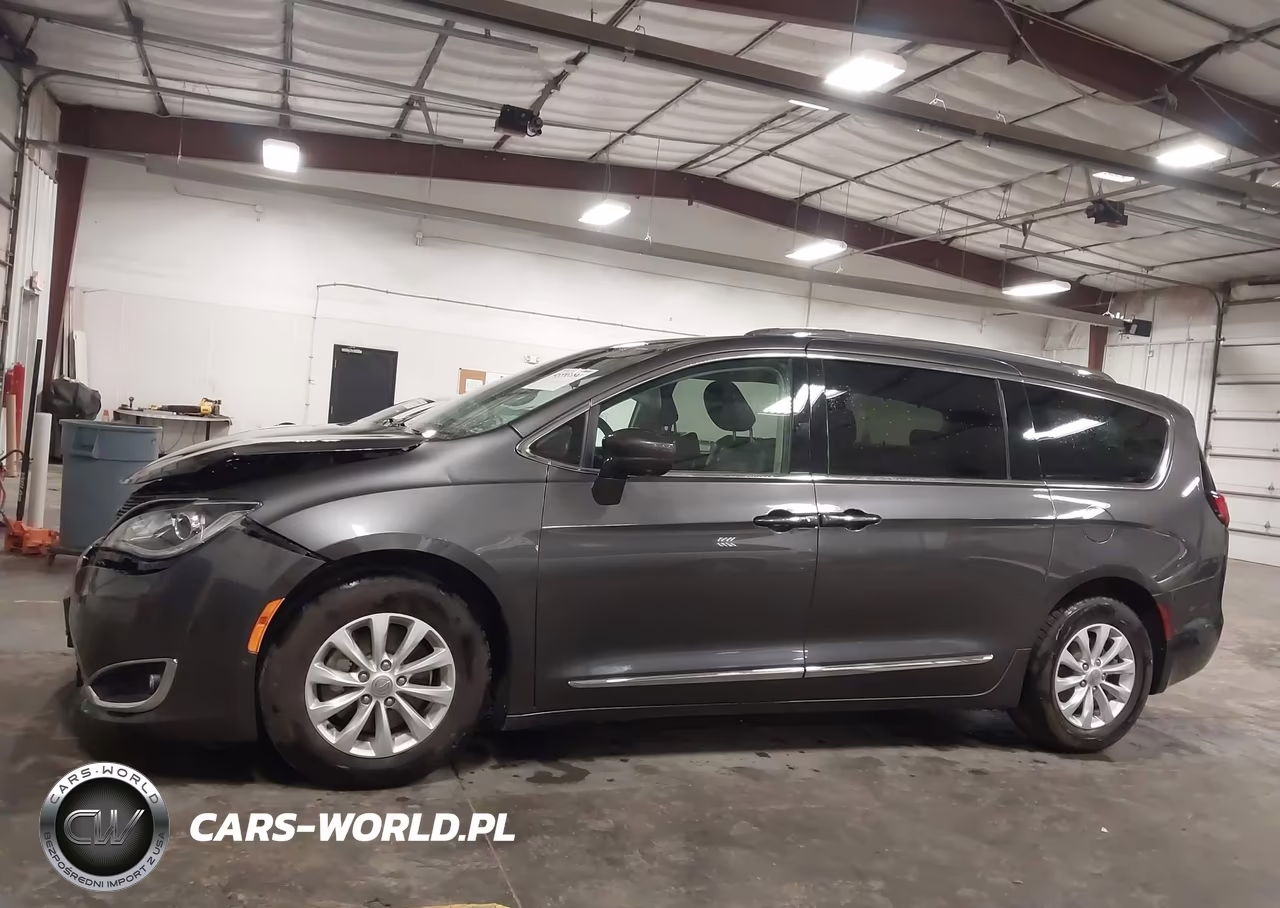 2018 Chrysler Pacifica Touring L VIN:2C4RC1BG0JR246035 - 15