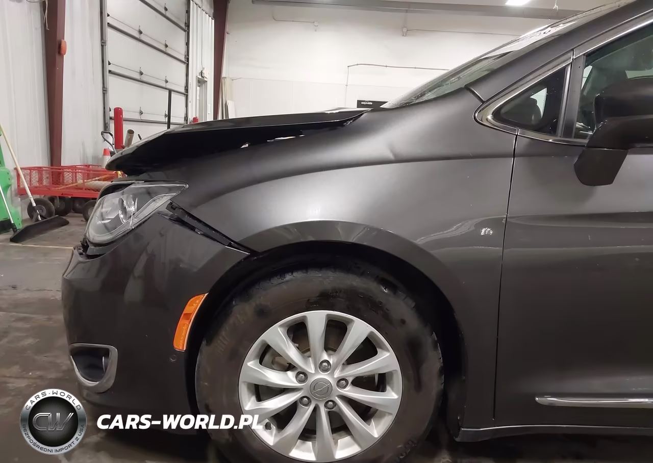 2018 Chrysler Pacifica Touring L VIN:2C4RC1BG0JR246035 - 19
