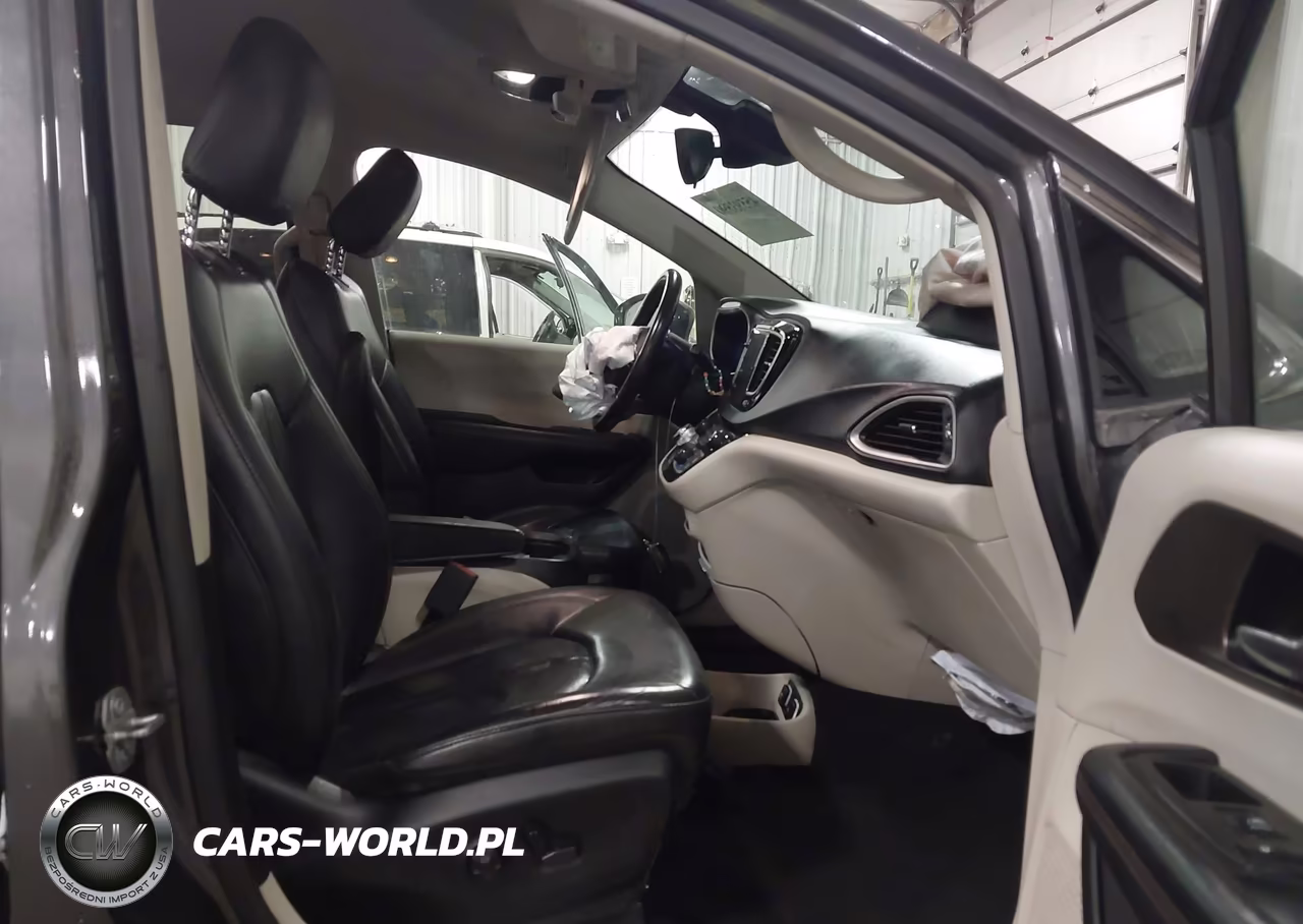 2018 Chrysler Pacifica Touring L VIN:2C4RC1BG0JR246035 - 5