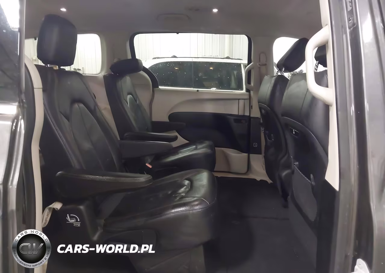 2018 Chrysler Pacifica Touring L VIN:2C4RC1BG0JR246035 - 8