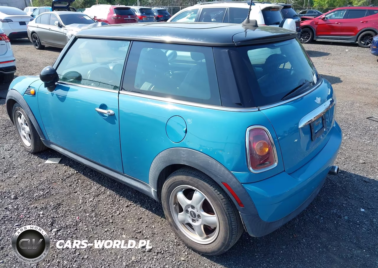 2010 Mini Cooper VIN:WMWMF3C57ATZ61619 - 3