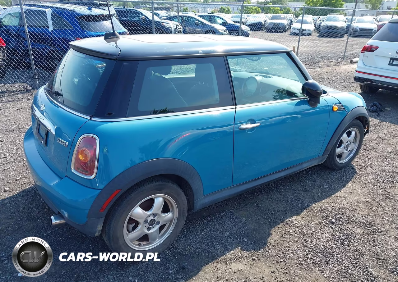 2010 Mini Cooper VIN:WMWMF3C57ATZ61619 - 4