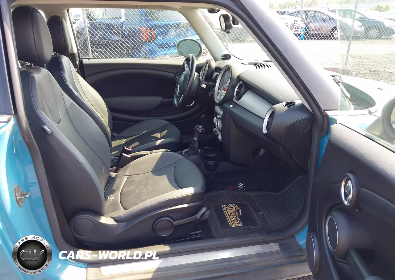 2010 Mini Cooper VIN:WMWMF3C57ATZ61619 - 5