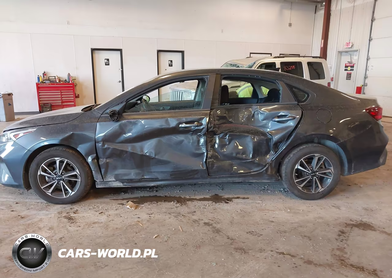 2024 Kia Forte Lxs VIN:3KPF24AD7RE738847 - 14