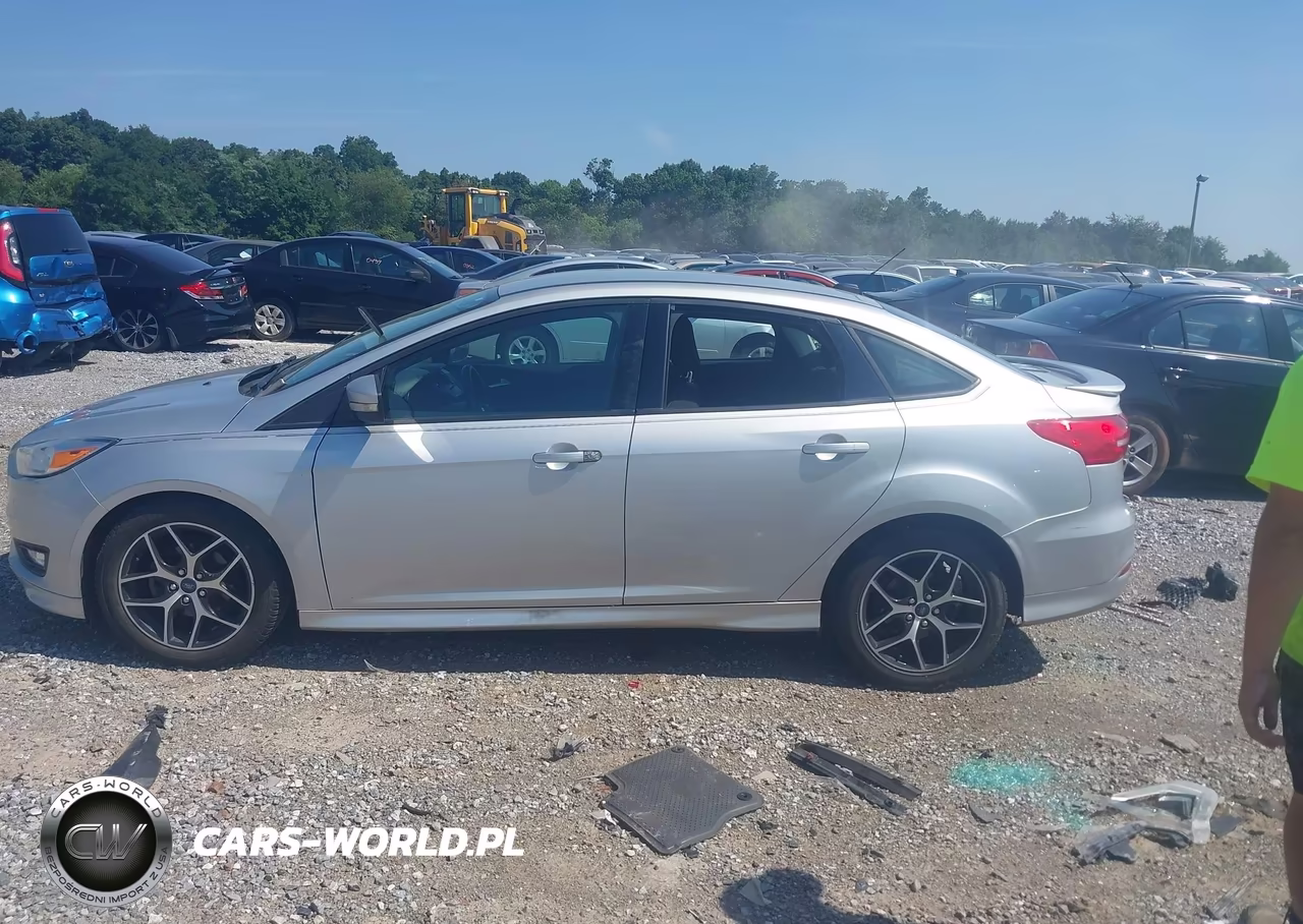 2016 Ford Focus Se VIN:1FADP3F24GL292354 - 13