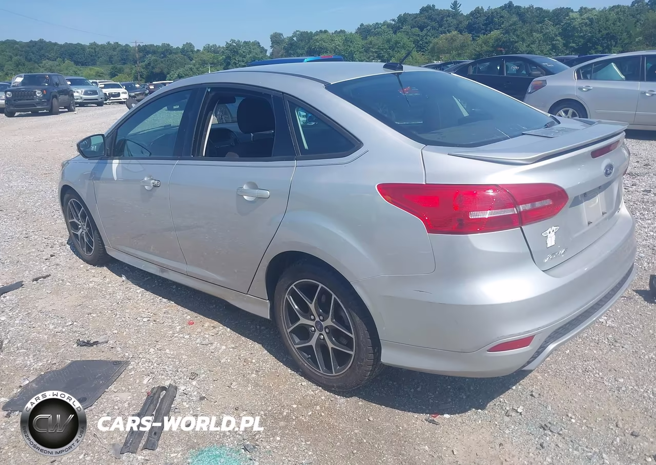 2016 Ford Focus Se VIN:1FADP3F24GL292354 - 3