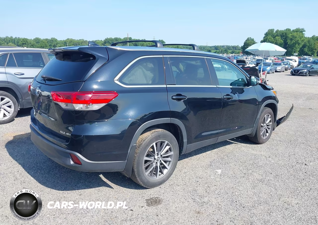 2019 Toyota Highlander Xle VIN:5TDJZRFH2KS565183 - 4