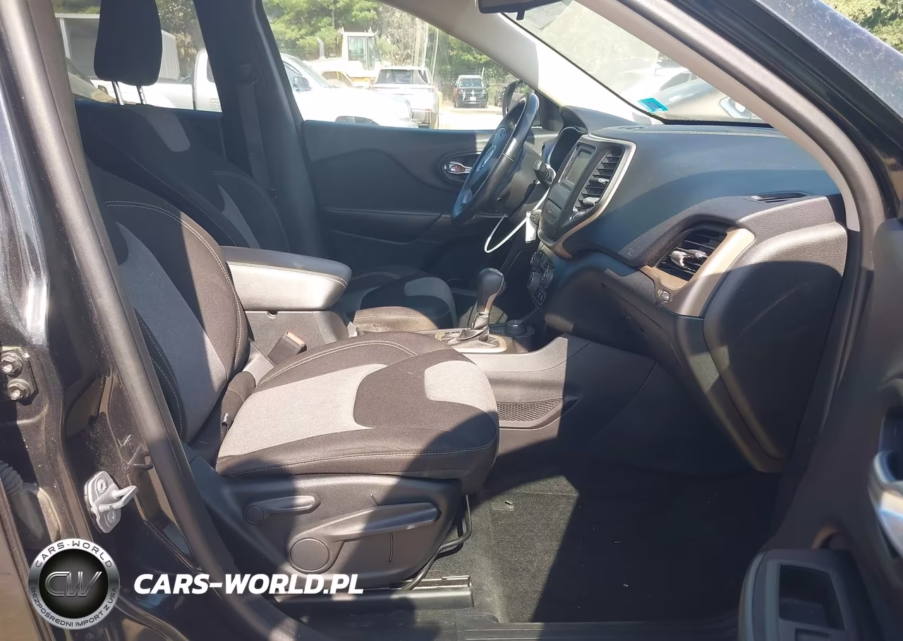2014 Jeep Cherokee Latitude VIN:1C4PJMCB3EW220348 - 5