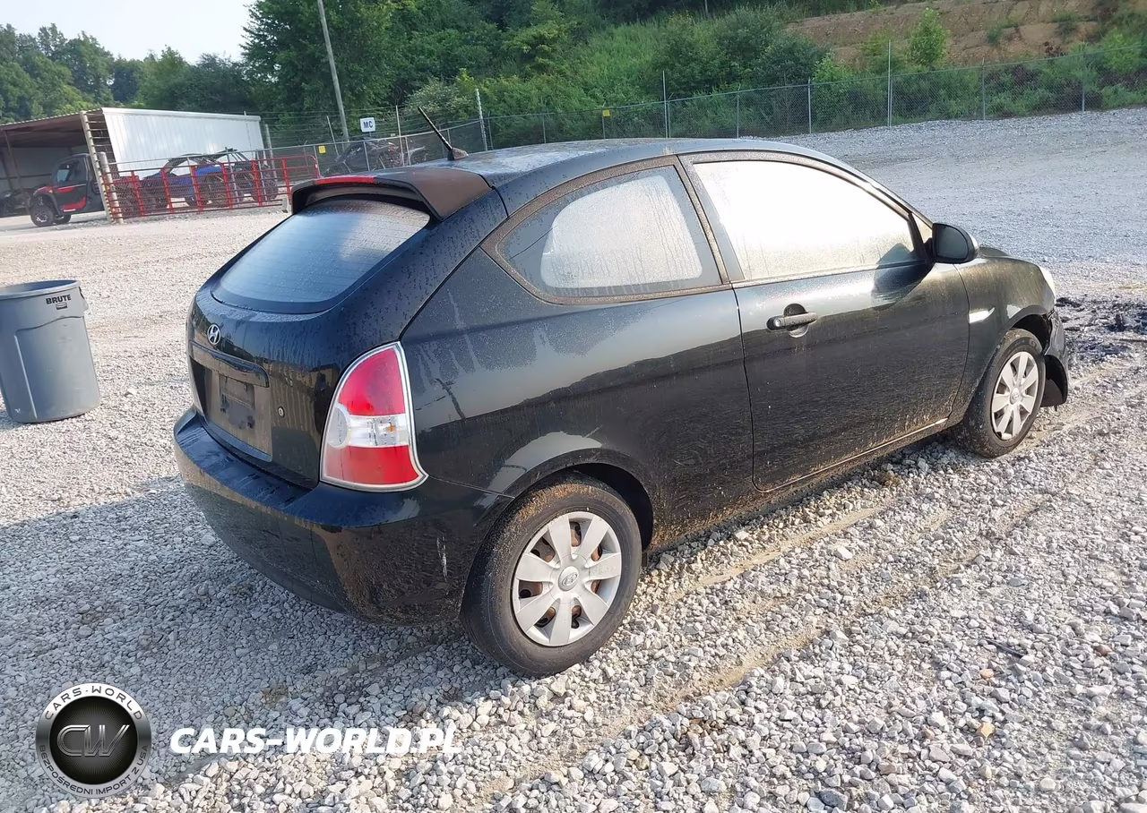 2007 Hyundai Accent Gs VIN:KMHCM36C37U038647 - 4