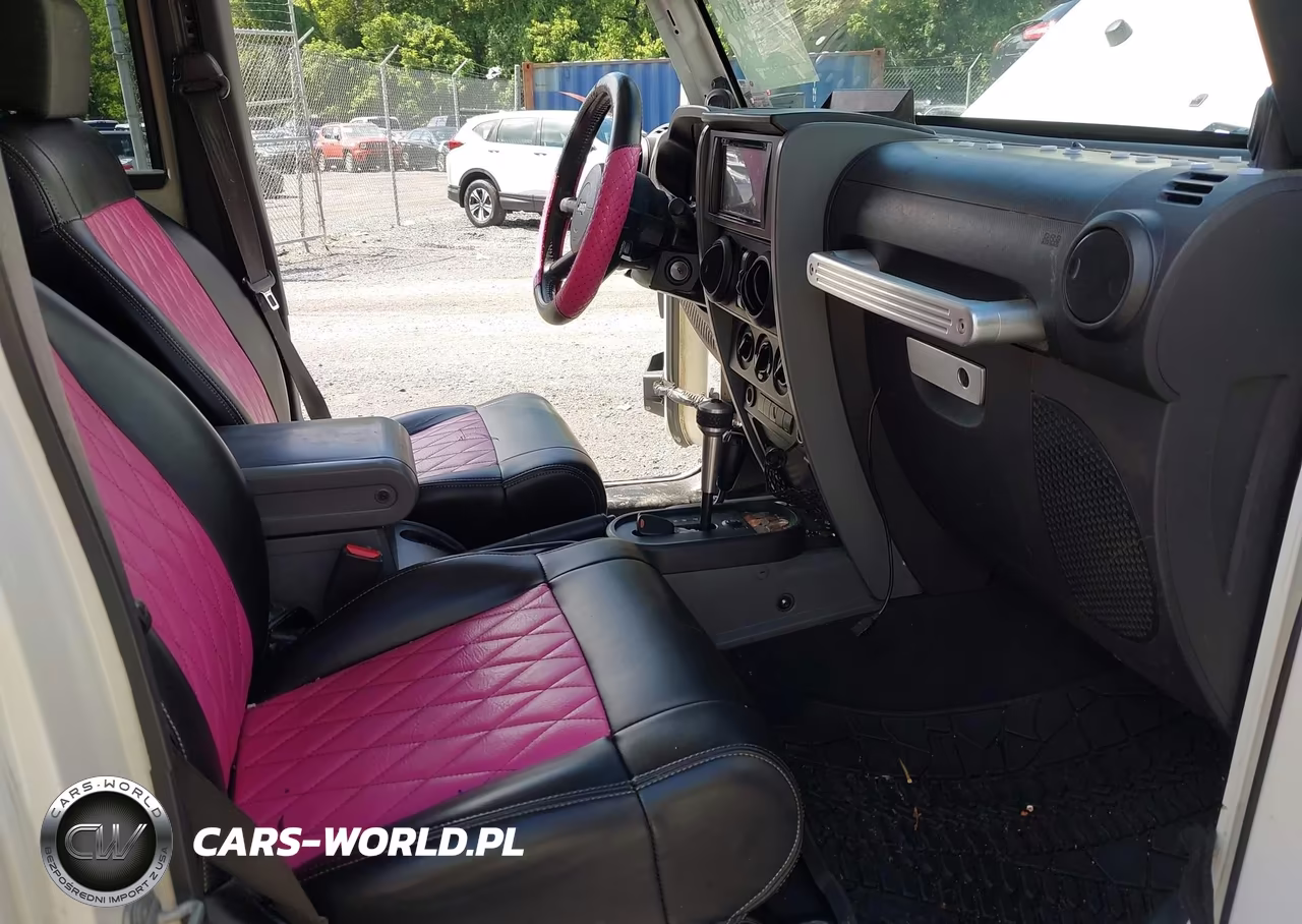2009 Jeep Wrangler Unlimited X VIN:1J4GA39109L705234 - 5