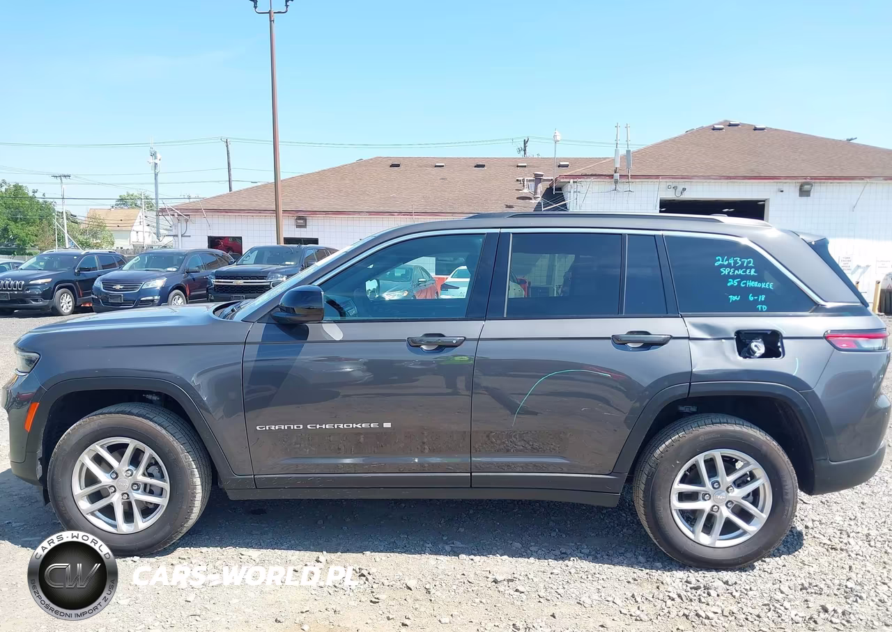 2025 Jeep Grand Cherokee Laredo X 4X4 VIN:1C4RJHAG8SC285644 - 15