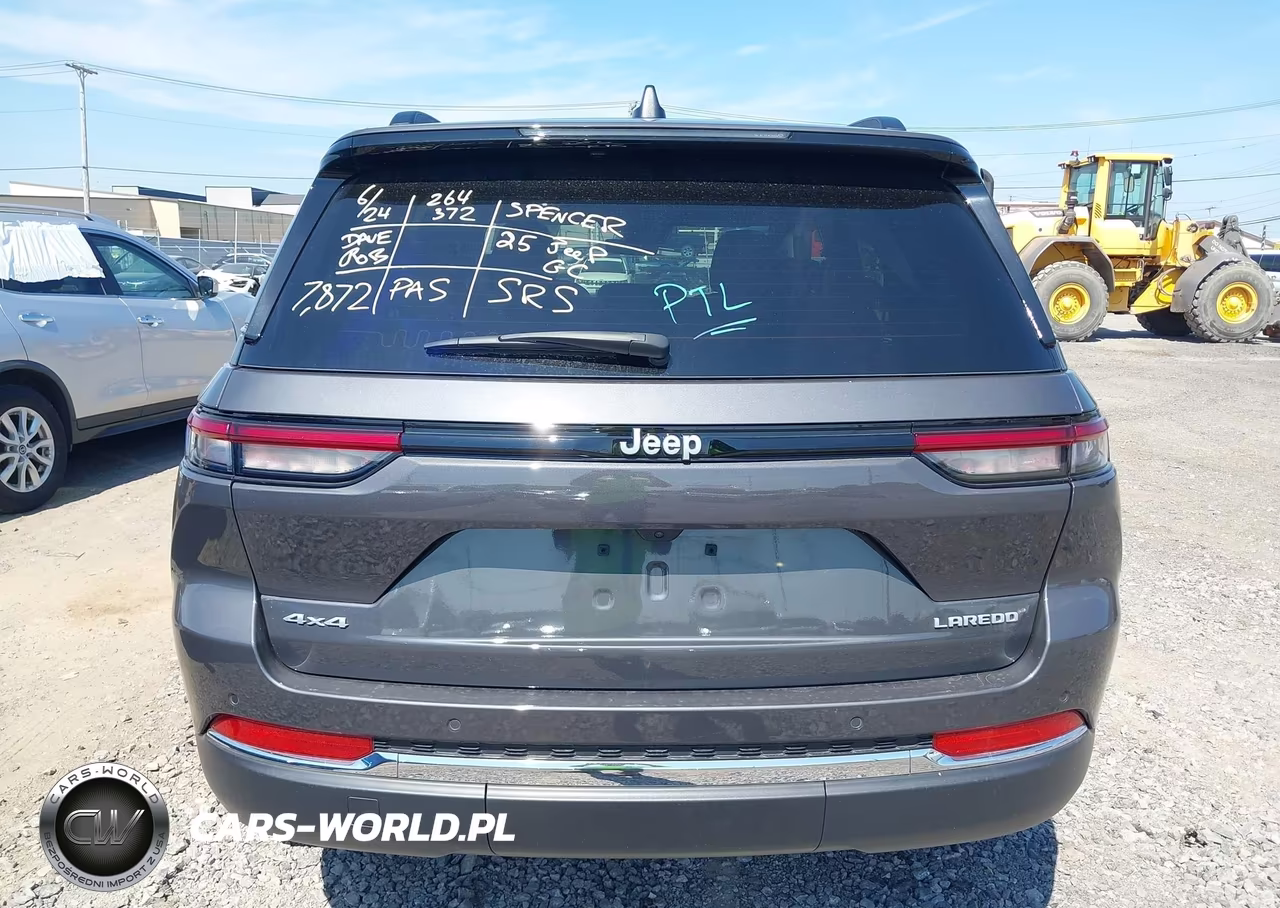 2025 Jeep Grand Cherokee Laredo X 4X4 VIN:1C4RJHAG8SC285644 - 17