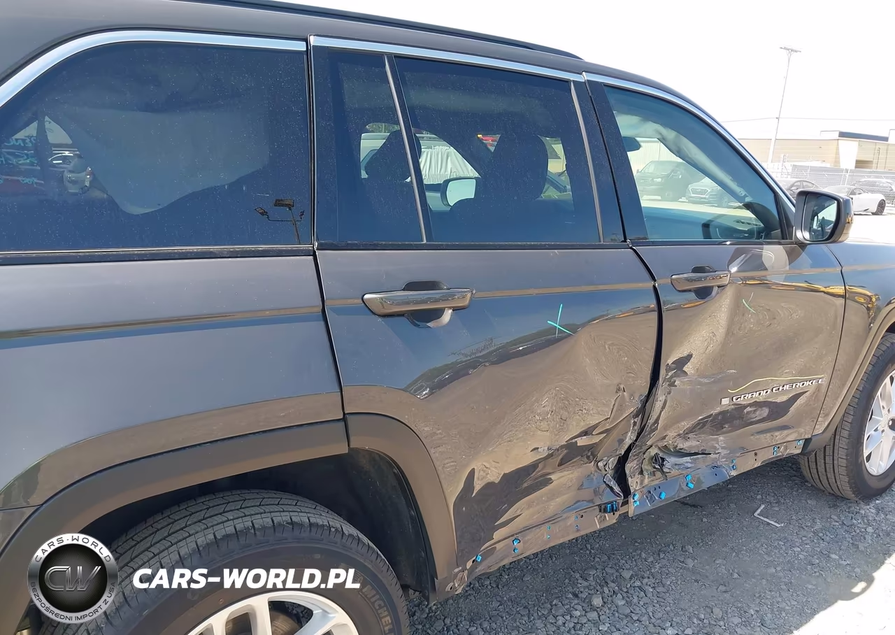 2025 Jeep Grand Cherokee Laredo X 4X4 VIN:1C4RJHAG8SC285644 - 18
