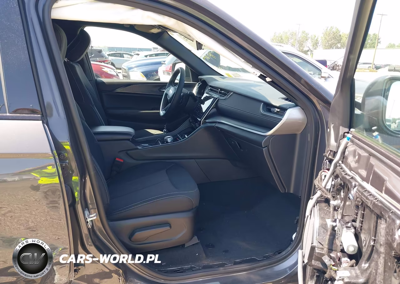 2025 Jeep Grand Cherokee Laredo X 4X4 VIN:1C4RJHAG8SC285644 - 5