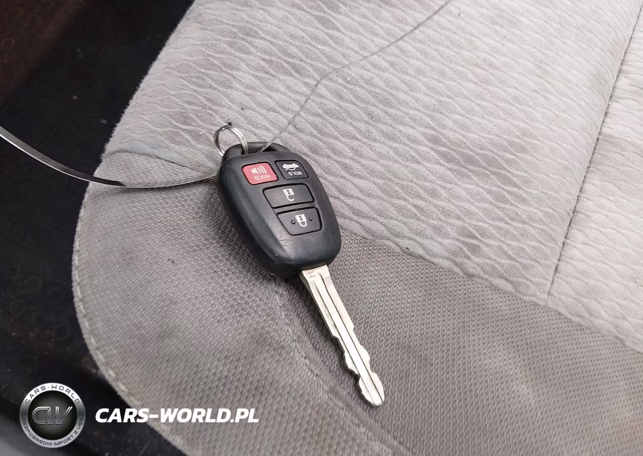 2018 Toyota Corolla Le VIN:2T1BURHE5JC106713 - 11