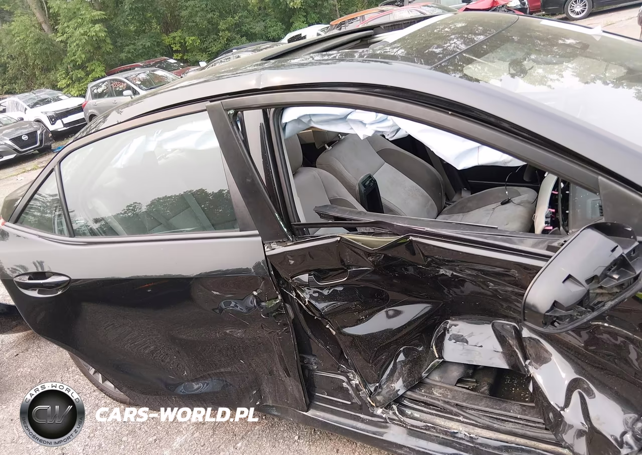 2018 Toyota Corolla Le VIN:2T1BURHE5JC106713 - 14