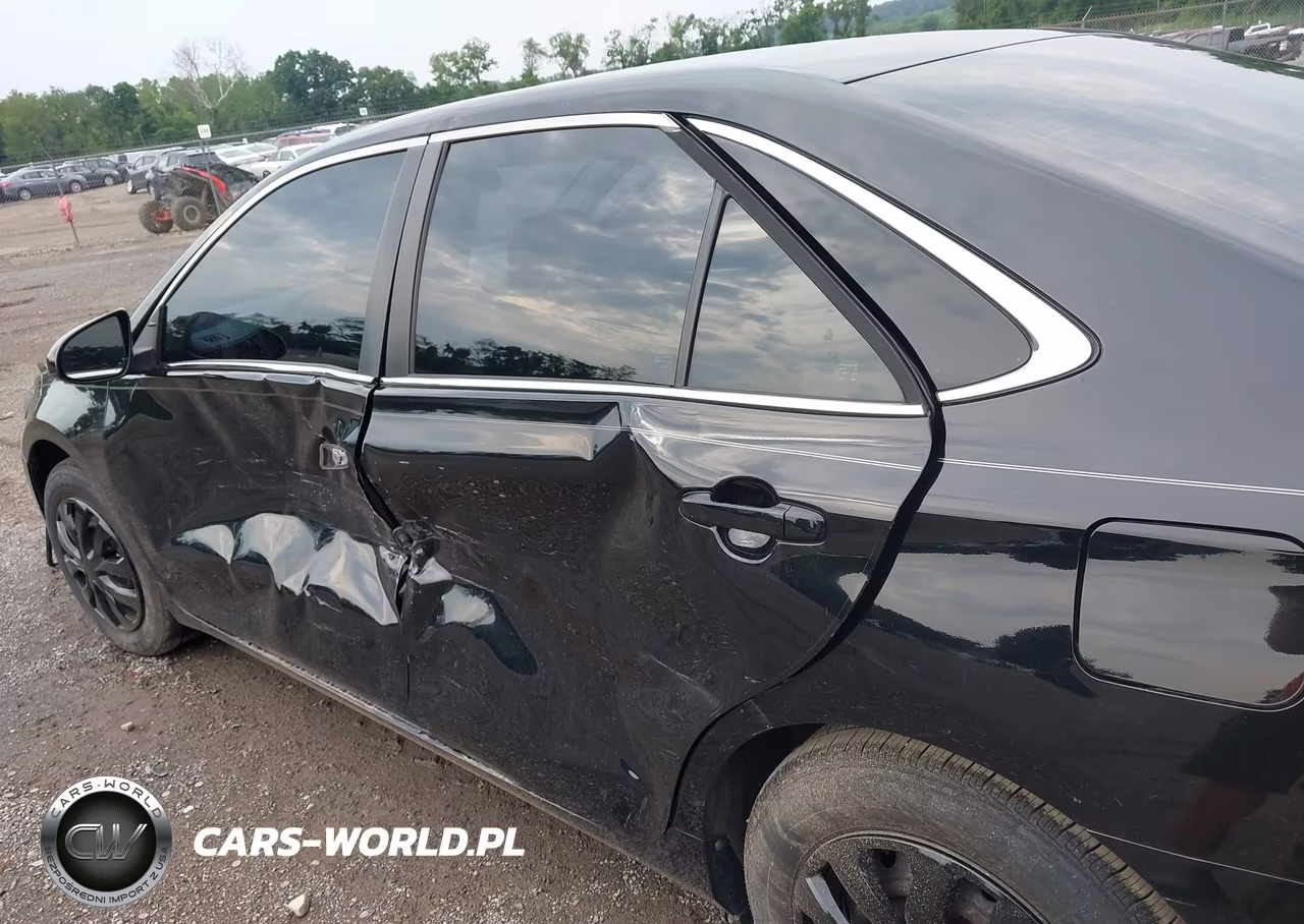 2017 Toyota Camry Le VIN:4T1BF1FK3HU682409 - 17