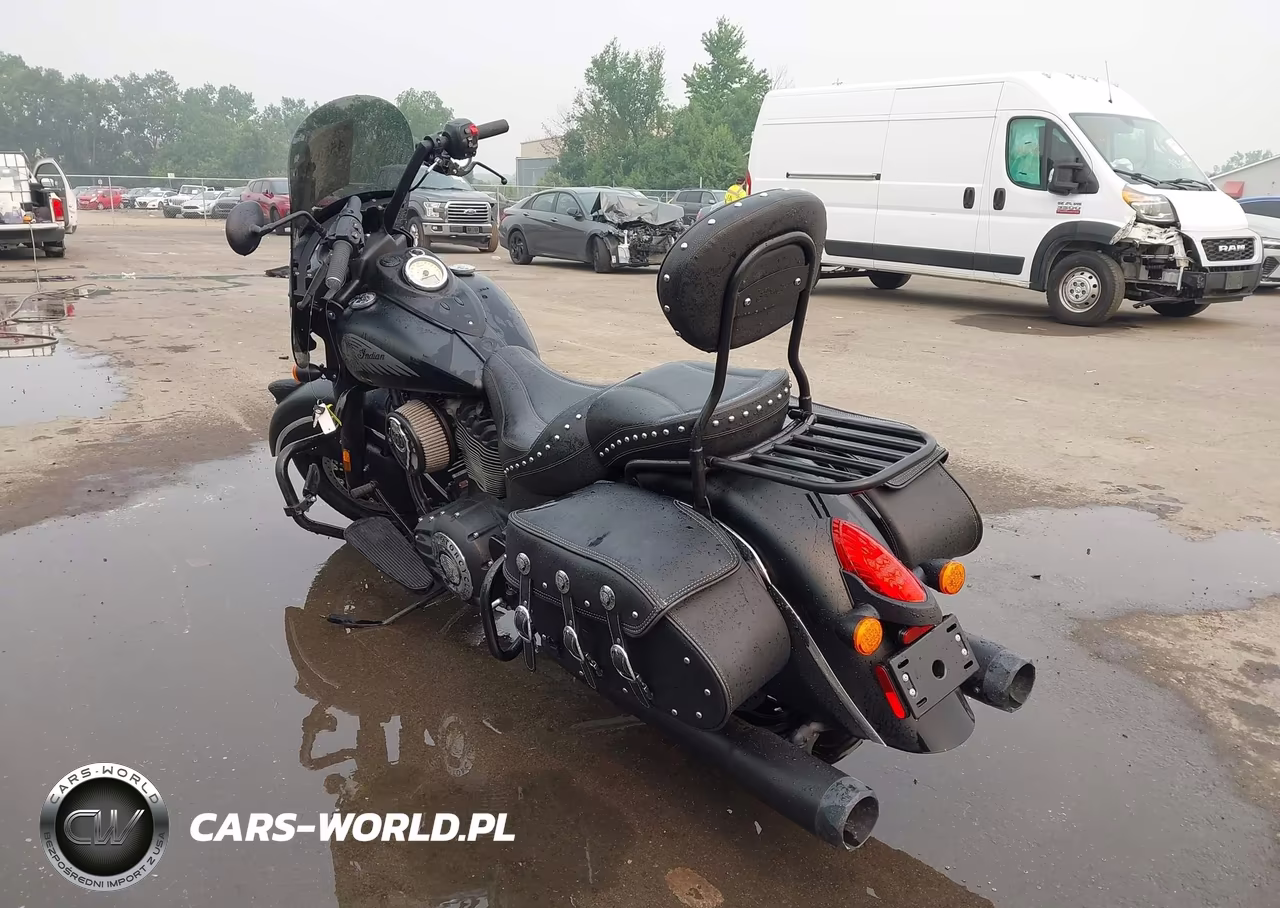 2017 Indian Motorcycle Co. Chief Dark Horse VIN:56KCCDAA6H3354029 - 3