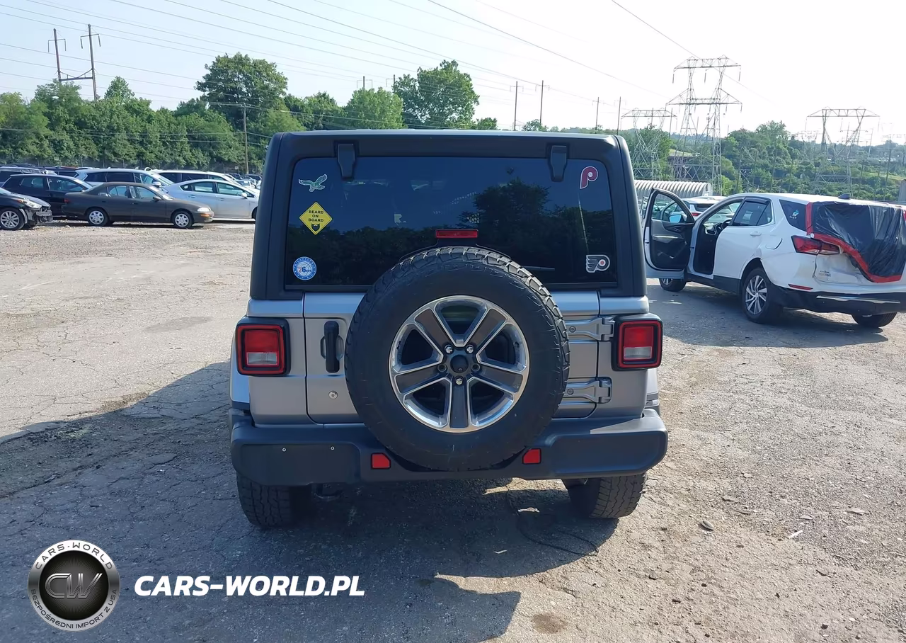 2020 Jeep Wrangler Unlimited Sahara 4X4 VIN:1C4HJXEN6LW213856 - 16