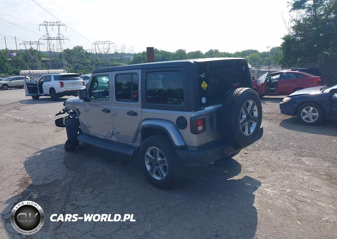 2020 Jeep Wrangler Unlimited Sahara 4X4 VIN:1C4HJXEN6LW213856 - 3