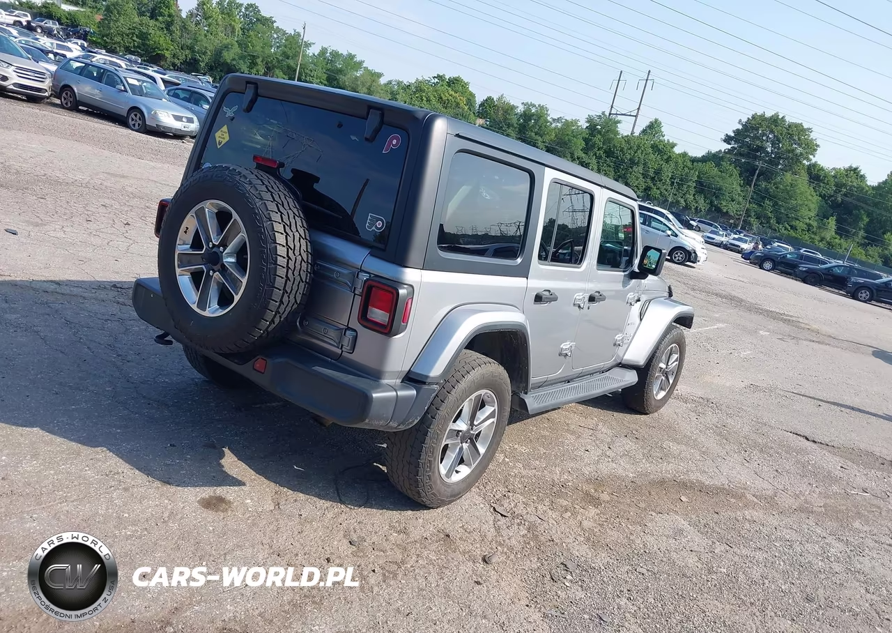 2020 Jeep Wrangler Unlimited Sahara 4X4 VIN:1C4HJXEN6LW213856 - 4