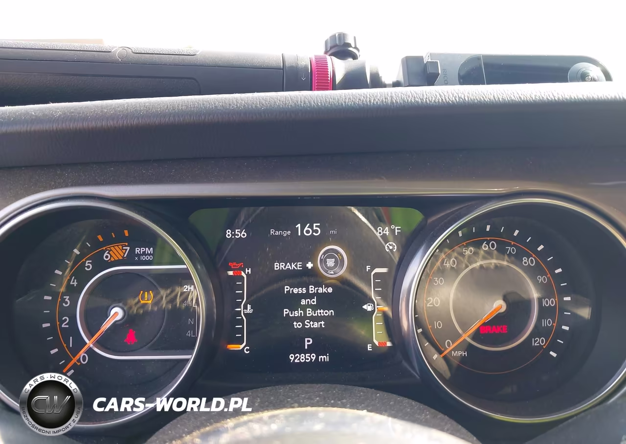2020 Jeep Wrangler Unlimited Sahara 4X4 VIN:1C4HJXEN6LW213856 - 7
