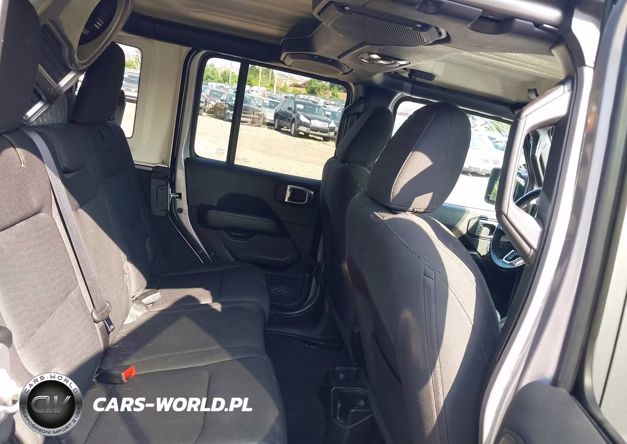 2020 Jeep Wrangler Unlimited Sahara 4X4 VIN:1C4HJXEN6LW213856 - 8
