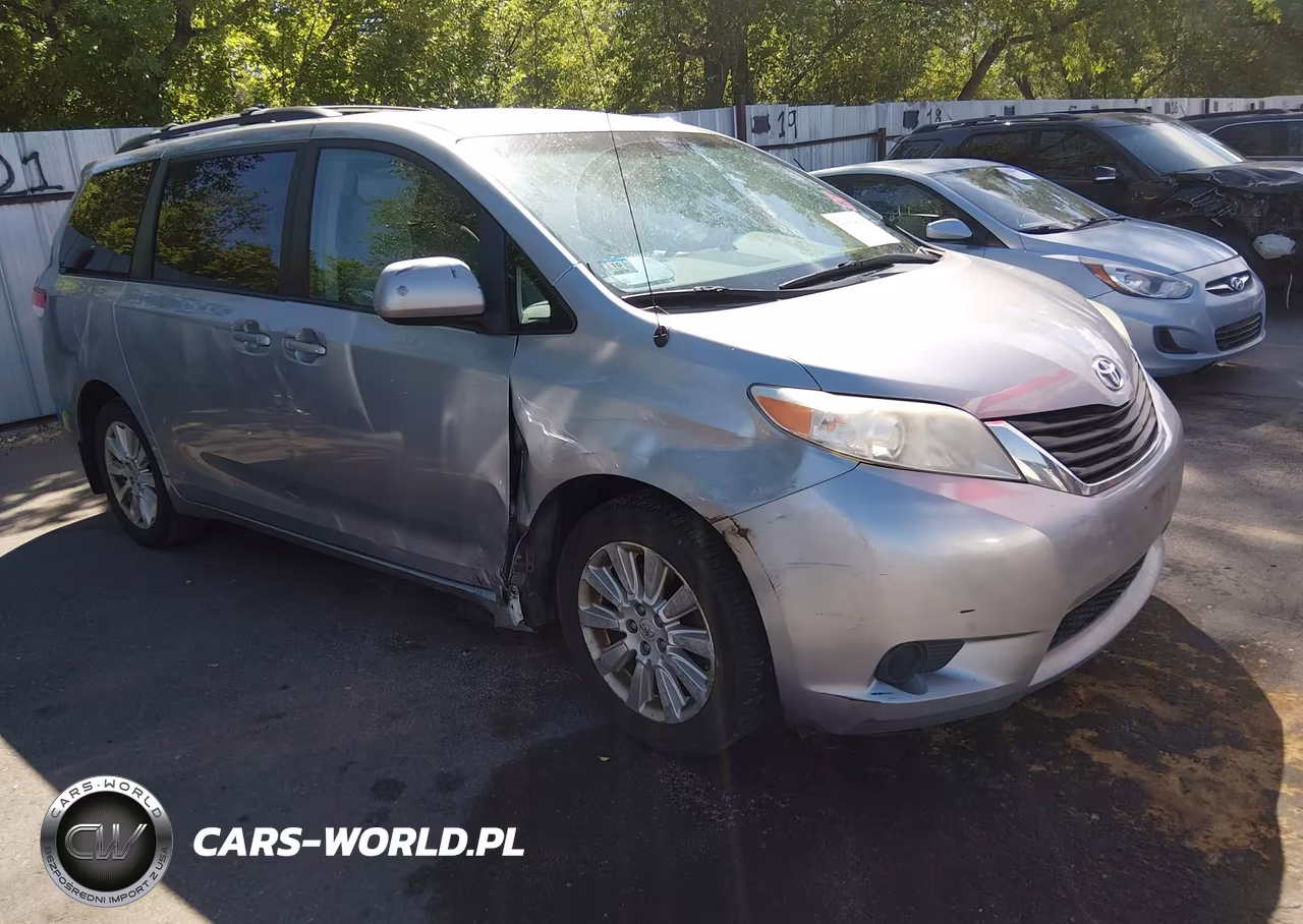 2011 Toyota Sienna Le – zdjęcie 1 z 16