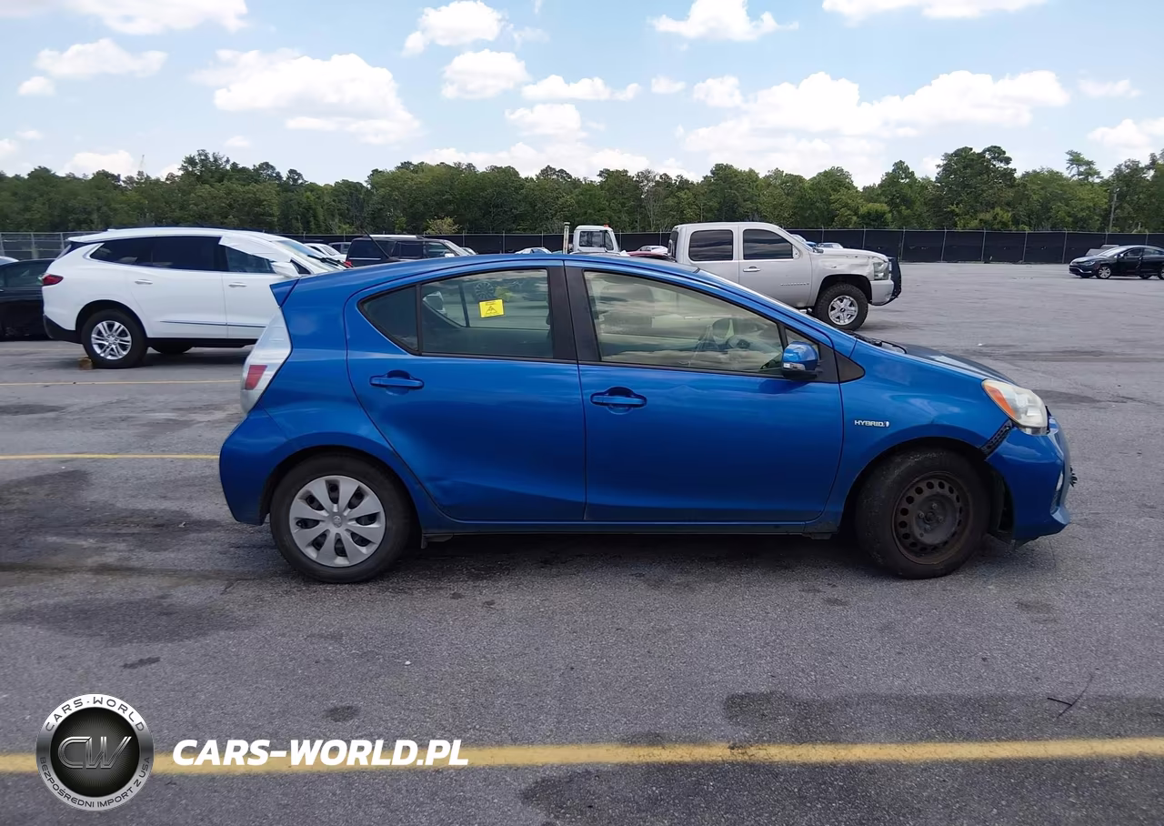 2014 Toyota Prius C Two VIN:JTDKDTB34E1083844 - 13
