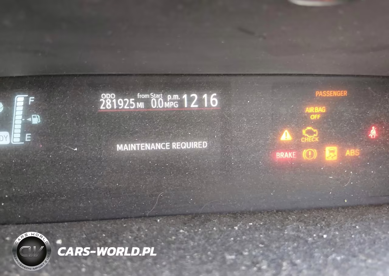 2014 Toyota Prius C Two VIN:JTDKDTB34E1083844 - 15