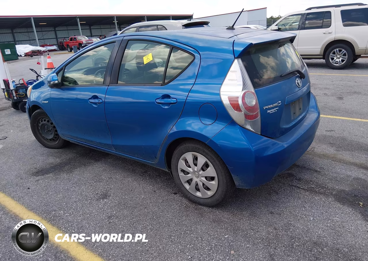 2014 Toyota Prius C Two VIN:JTDKDTB34E1083844 - 3