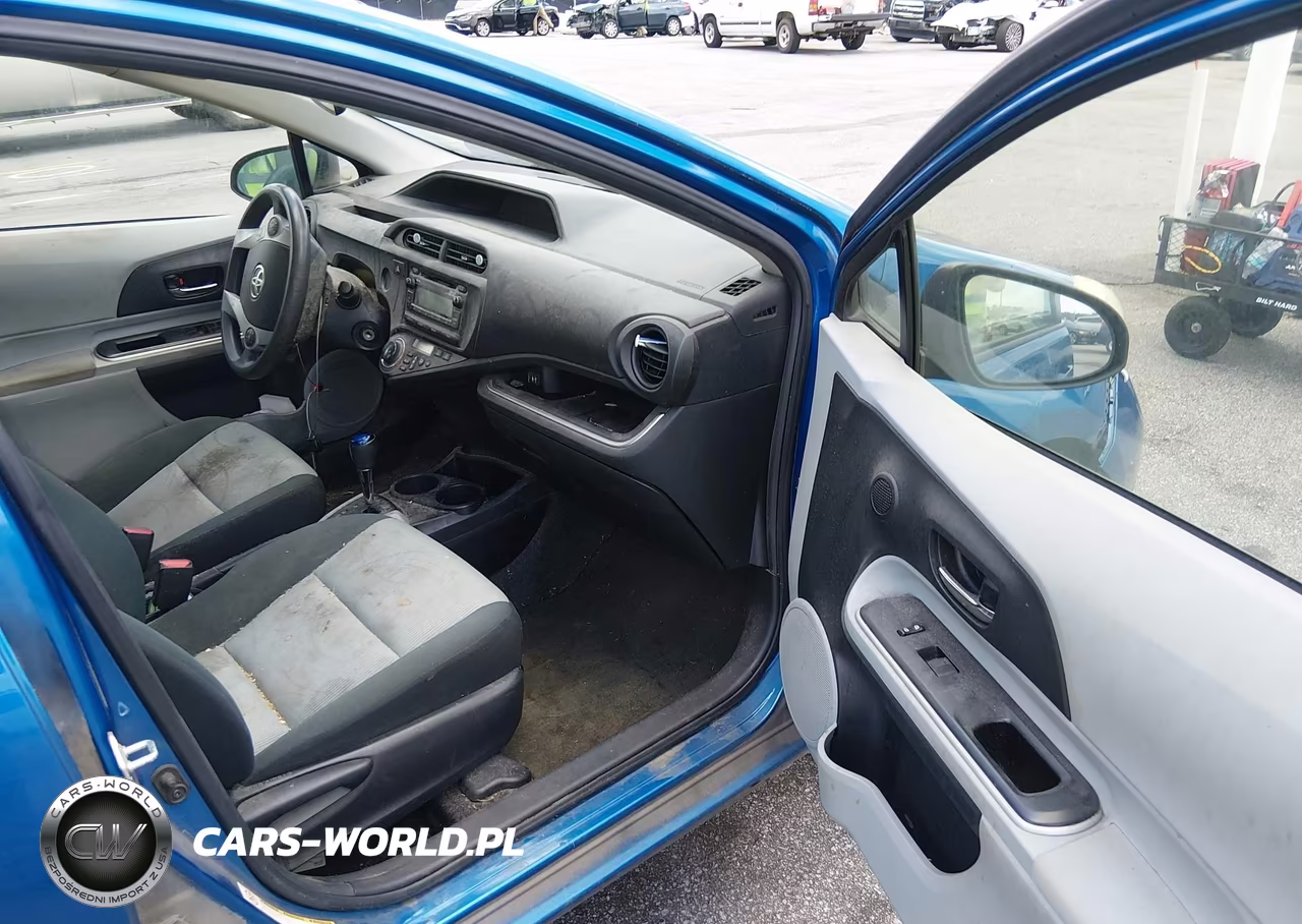 2014 Toyota Prius C Two VIN:JTDKDTB34E1083844 - 5