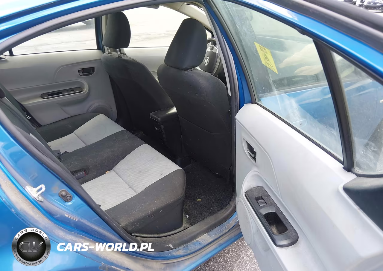 2014 Toyota Prius C Two VIN:JTDKDTB34E1083844 - 8