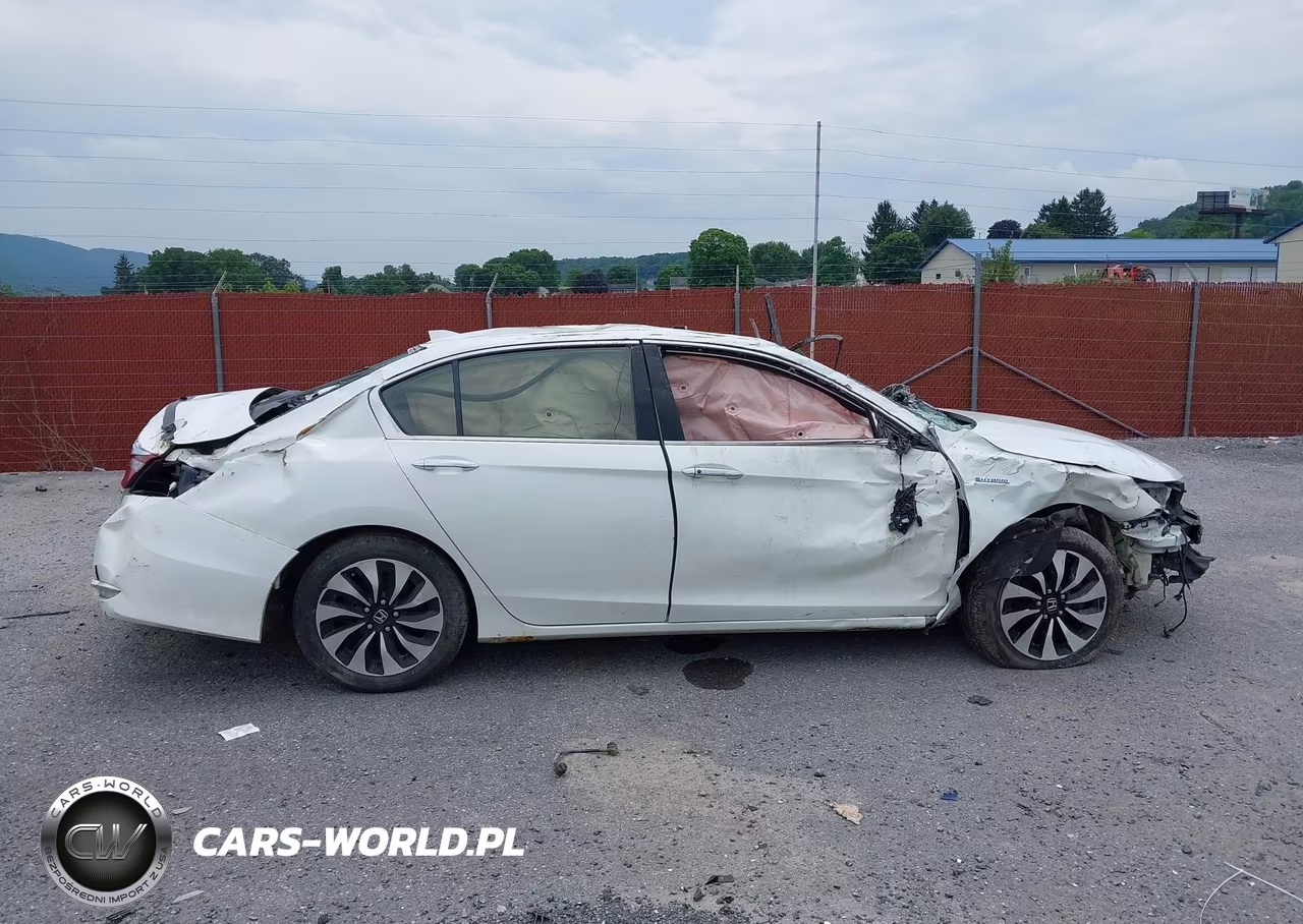 2017 Honda Accord Hybrid VIN:JHMCR6F33HC002440 - 13