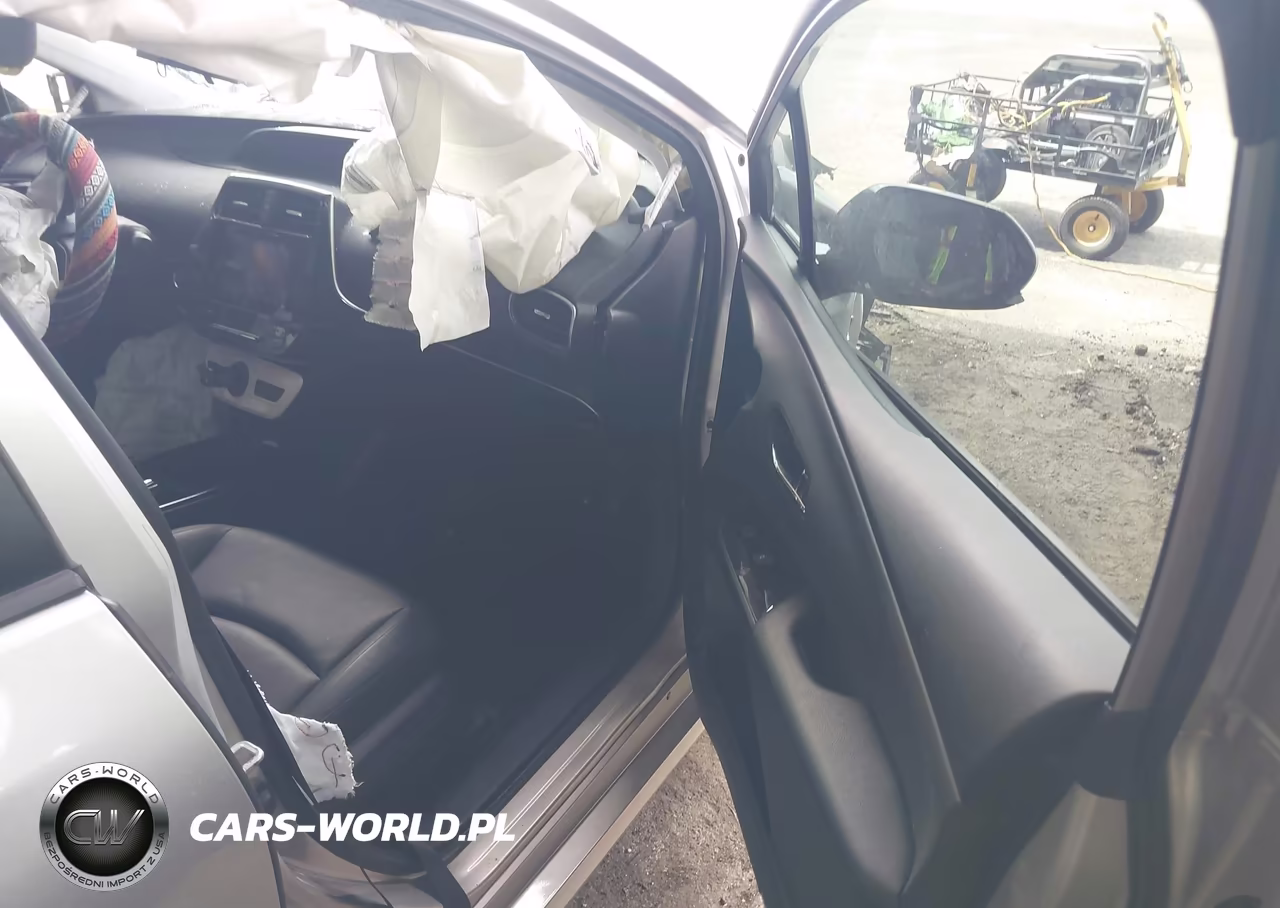 2018 Toyota Prius Three Touring VIN:JTDKARFU7J3065819 - 5