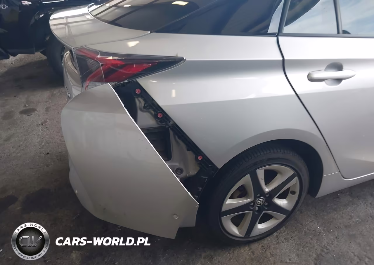 2018 Toyota Prius Three Touring VIN:JTDKARFU7J3065819 - 6