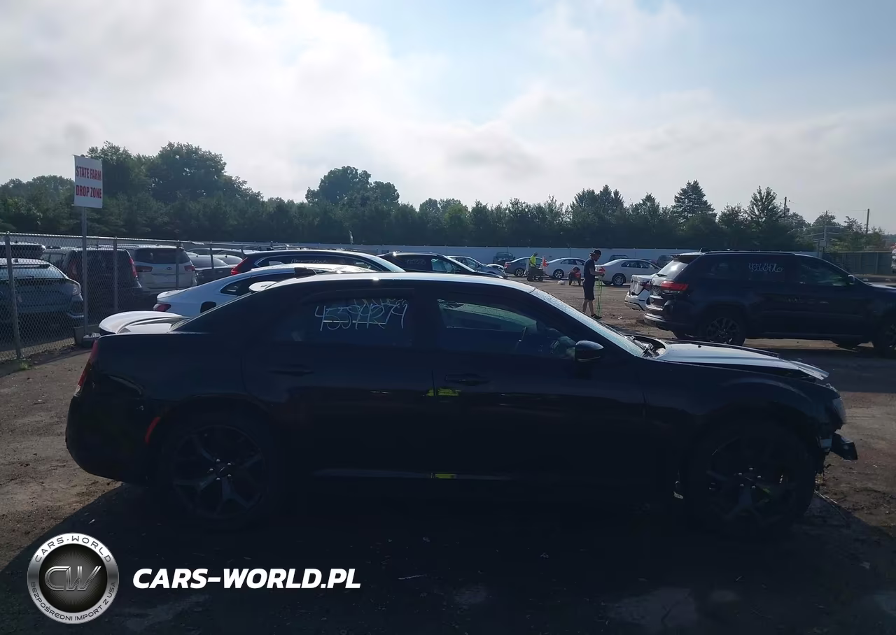 2021 Chrysler 300 300S VIN:2C3CCABG4MH545404 - 14